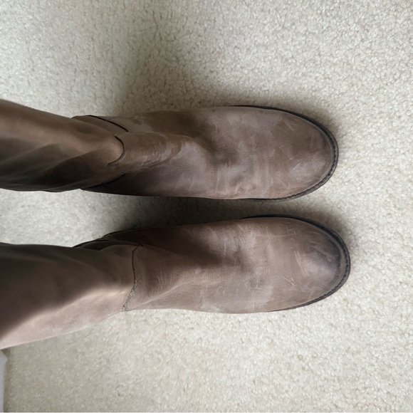 Frye Tan Heeled Boots Knee-High Seamless Design - Picture 2 of 9